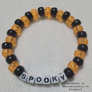 Handmade bracelet "spooky" 🎃 beaded kandi